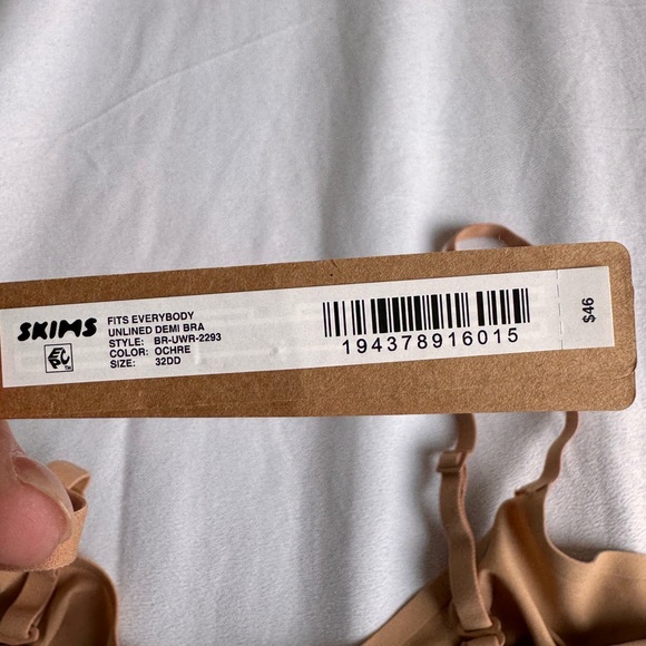 SKIMS UNLINED DEMI BRA Fits Everybody 32DD Ochre Tan NEW MSRP $48 Underwire - Picture 3 of 7